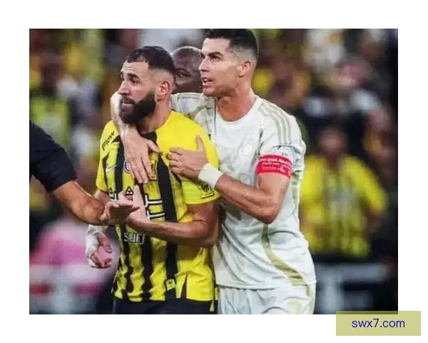 C罗转投新月联手本泽马踢兄弟足球化解罢赛成最优解